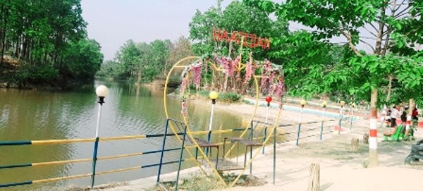 पर्यटकीय आकर्षणको केन्द्र बन्दै हात्ती दह